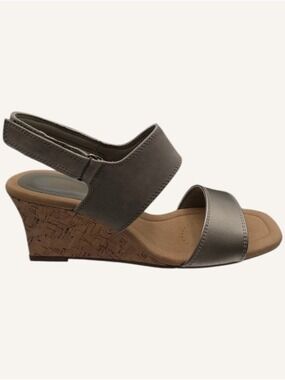 Clarks Kyarra Faye Olive Leather Cork Wedge Sandals Size 10 NIB